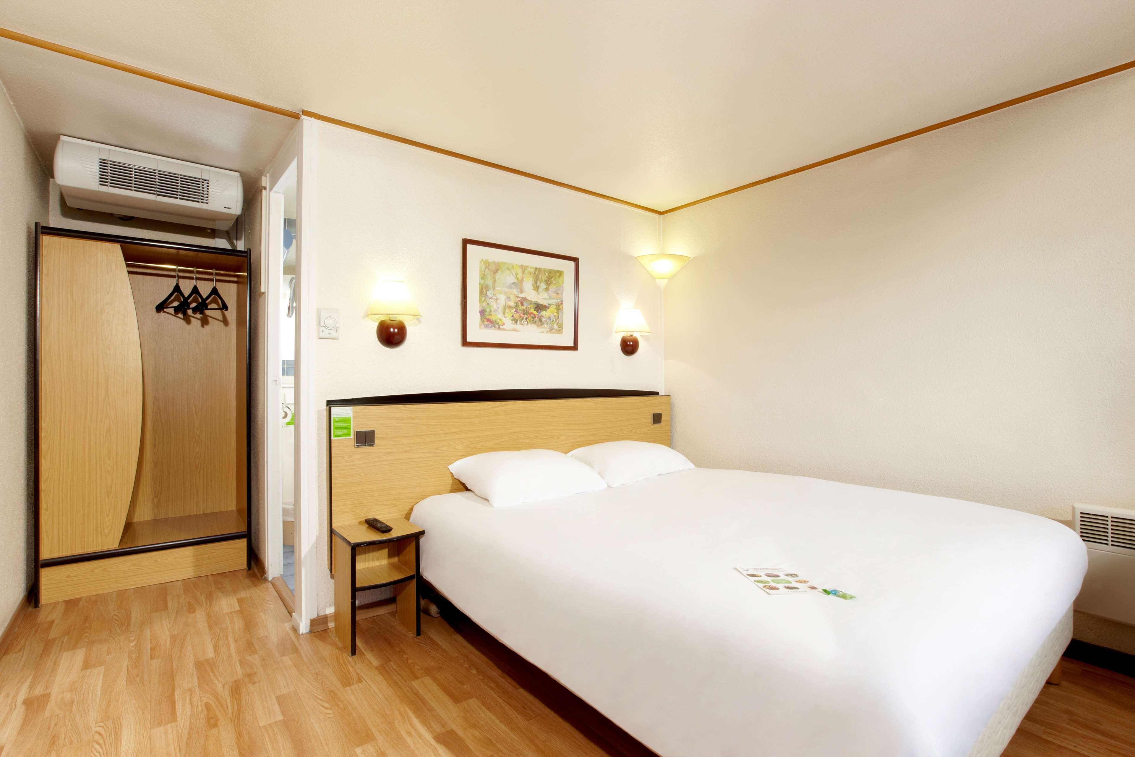 Campanile Mulhouse - Illzach Ile Napoleon Hotel Bagian luar foto