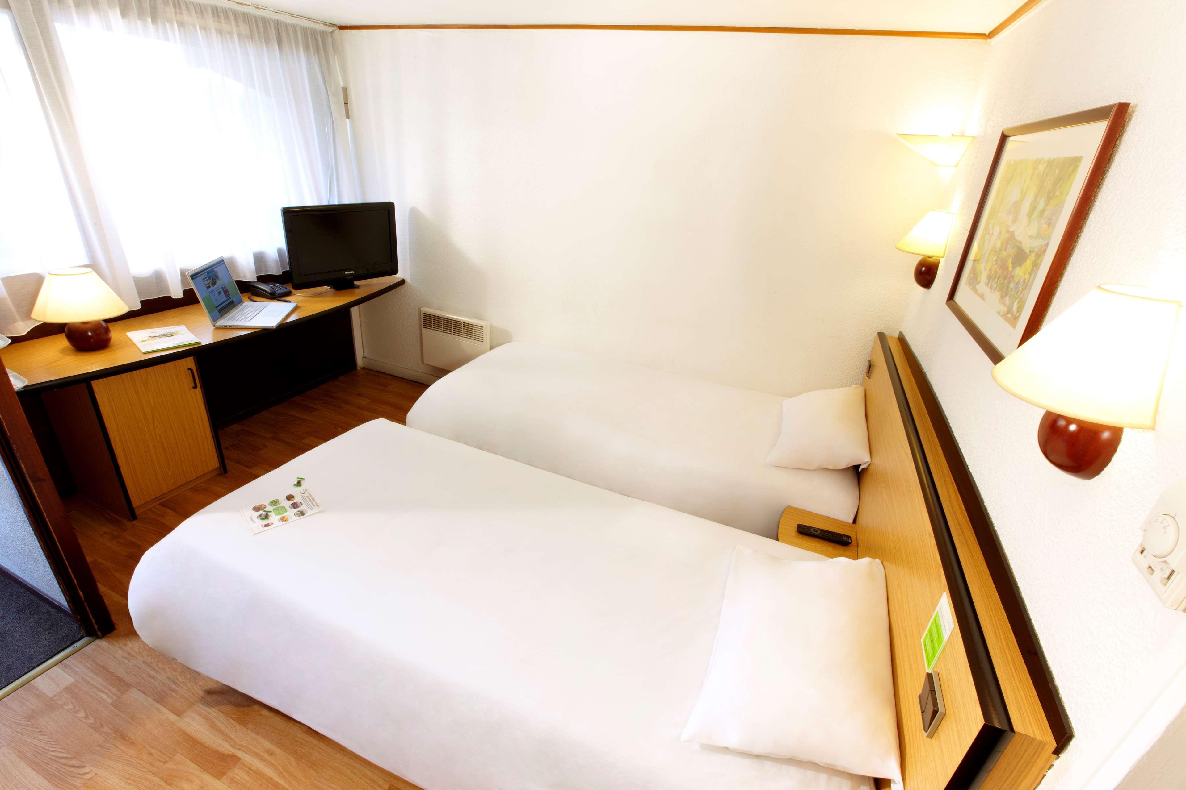 Campanile Mulhouse - Illzach Ile Napoleon Hotel Bagian luar foto